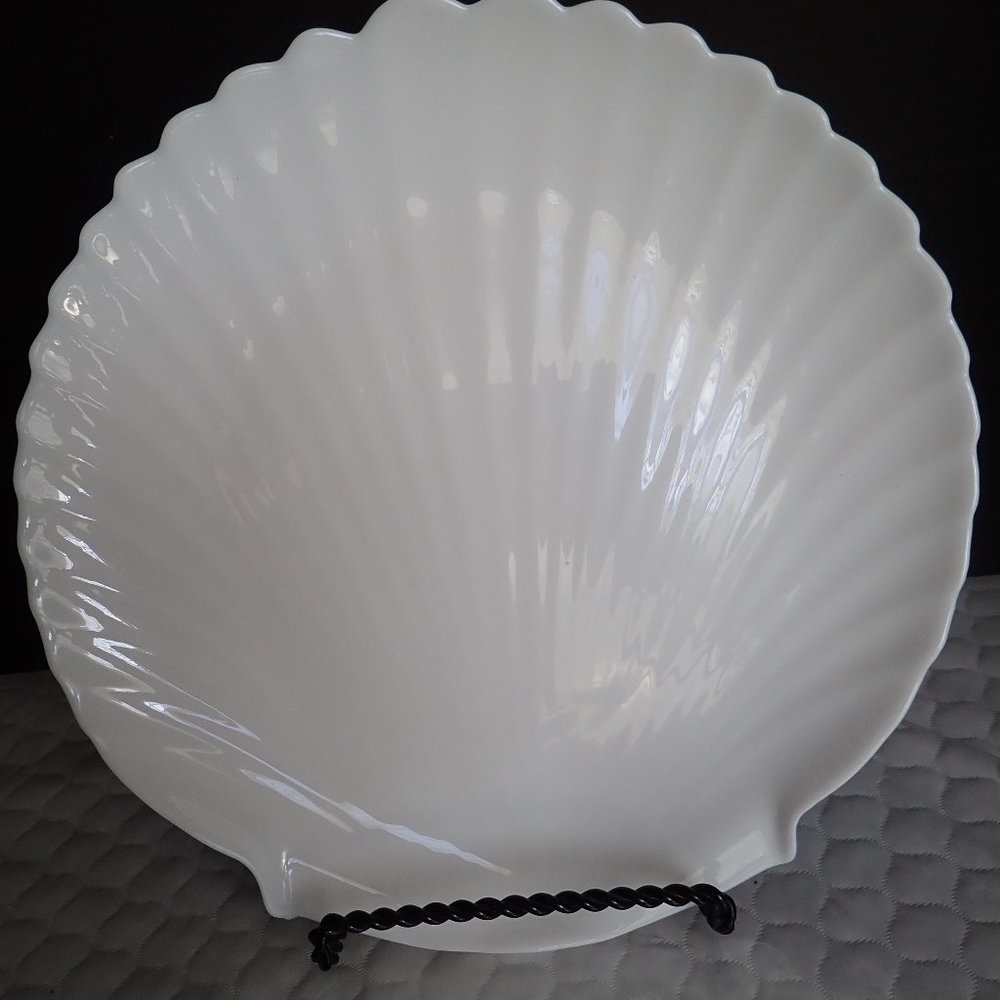 White Shell Shaped Iridescent 12" Chop Plate / Pla